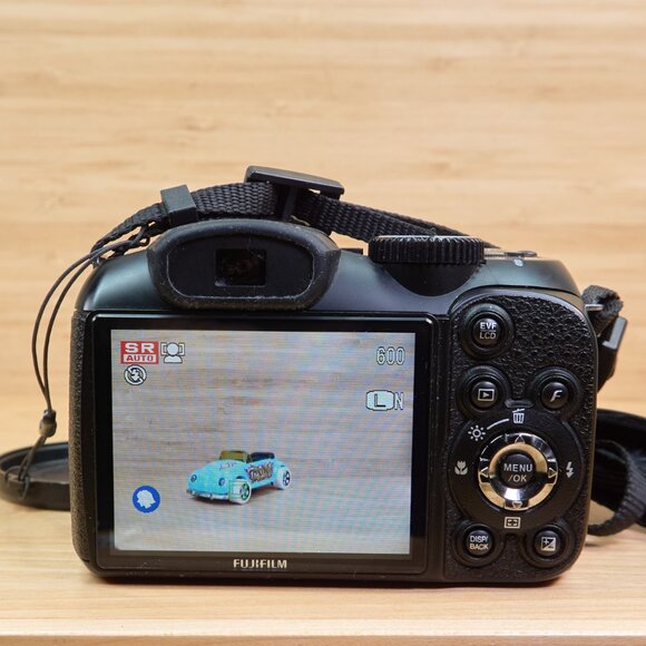 Fujifilm FinePix S2980 14MP 18x Optical Zoom Digital Bridge Camera – Tested - Picture 3 of 6
